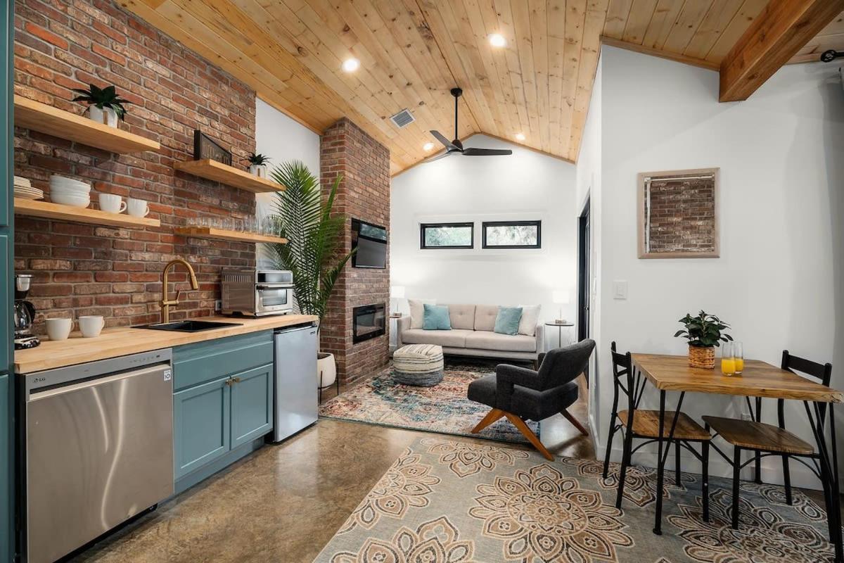 Petit Paradis Studio With Hot Tub Fredericksburg Exterior foto