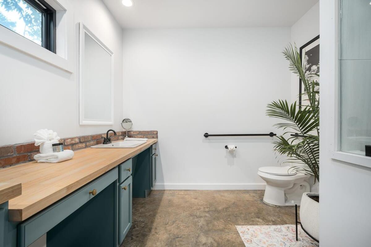 Petit Paradis Studio With Hot Tub Fredericksburg Exterior foto